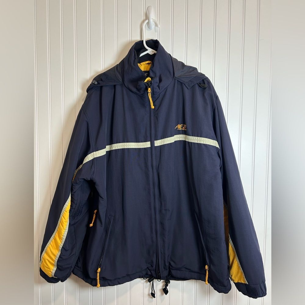 AE77 American Eagle Outfitters Navy and Yellow Performance Jacket men size L.